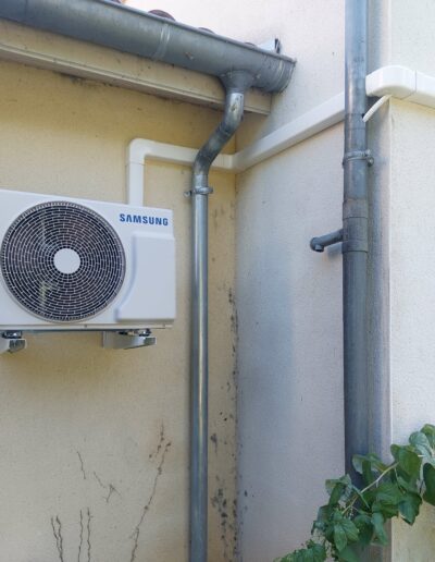 Pose de climatisation murale extérieure par Franck Rabic Installation d’unité extérieure de climatisation sur façade